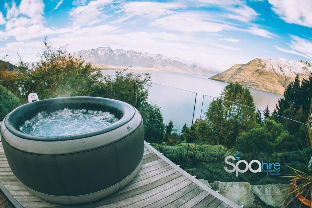 Remarkable Views 3 Bedroom - & Mountain Views Apartment