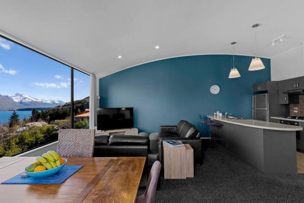 Remarkable Views 3 Bedroom - & Mountain Views Apartment *