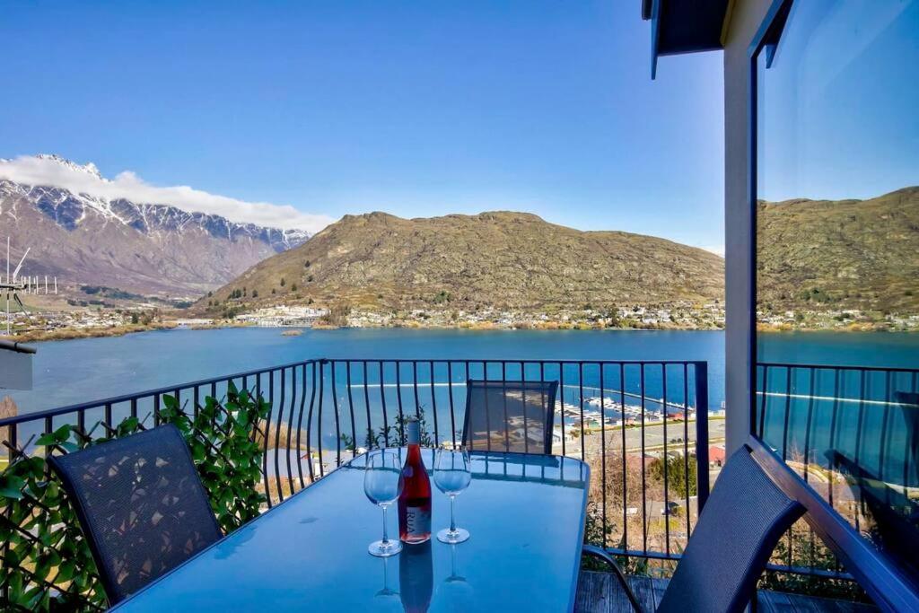 Remarkable Views 3 Bedroom - & Mountain Views Apartment