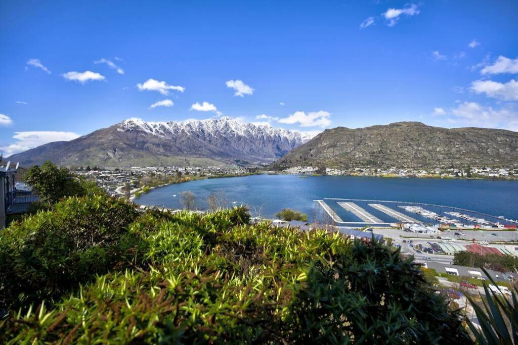 Remarkable Views 3 Bedroom - & Mountain Views Apartment Queenstown